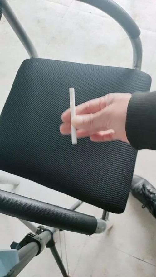 老外烟头颠倒魔术(烟头魔术揭秘)
